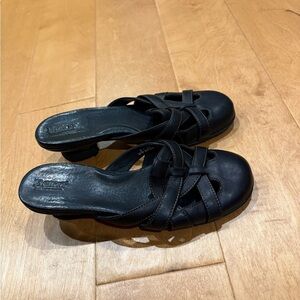 Born black leather slip on sandals 8